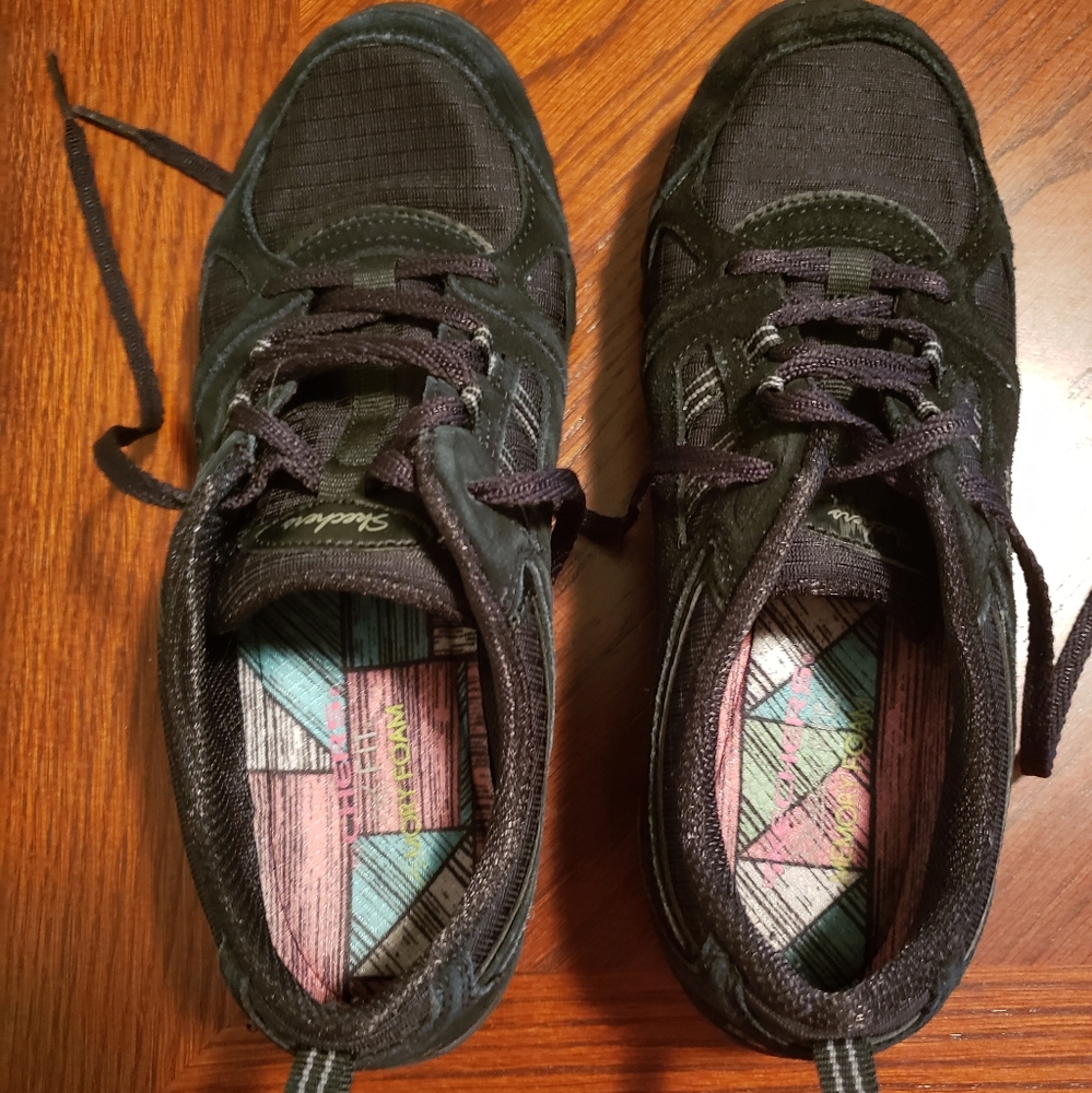 Women's Black Sketcher Tennis Shoes